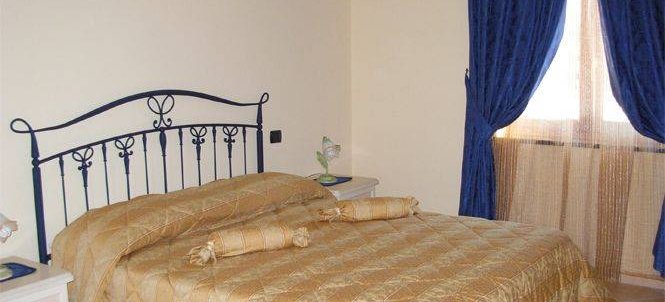 Divinus Bed and Breakfast, Napoli, Italy